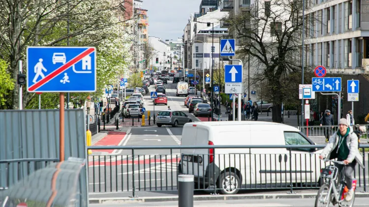 Przeoczysz ten znak i zapłacisz nawet 1500 zł kary. Kierowcy wpadają w tę pułapkę jeden po drugim