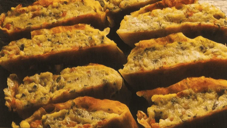 Ten strudel ziemniaczany robi furorę na obiad. Chrupie jak marzenie i ma tylko kilka składników