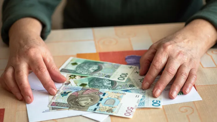 ZUS wypłaca 500 zł dodatkowego świadczenia. Nie każdy wie, że może je otrzymać