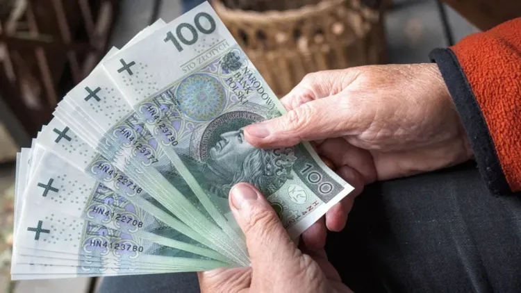 Nawet 1993,76 zł co miesiąc. ZUS wypłaca świadczenia przedemerytalne. Wystarczy spełnić 2 warunki