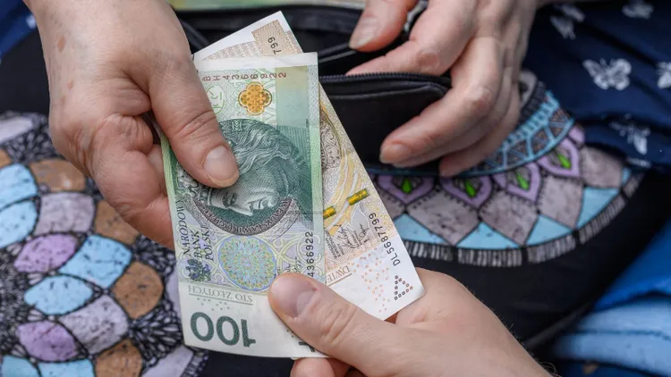 ZUS wypłaci dodatkowe pieniądze seniorom. Rząd zdecydował, nie każdy dostanie pełną kwotę