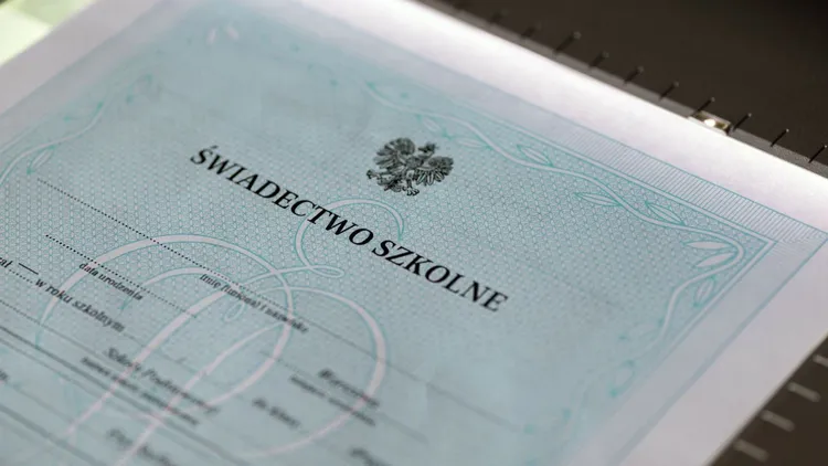 Donoszą o błędach w świadectwach szkolnych. MEN wydało pilny komunikat