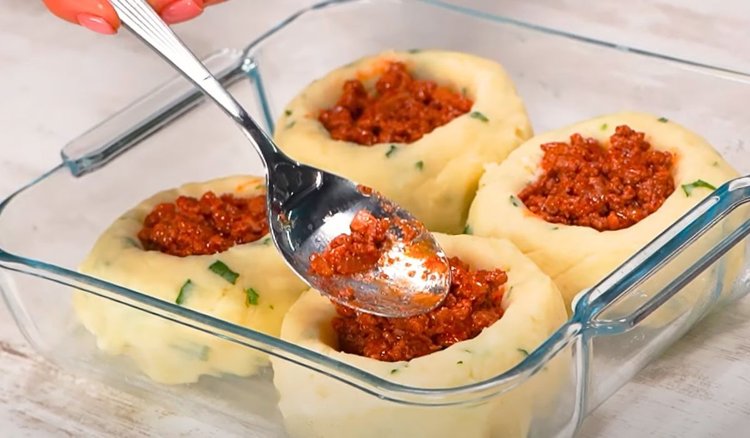 Takie ziemniaki robię na obiad dosłownie co kilka dni. Rodzina je uwielbia, zawsze proszą o dokładkę