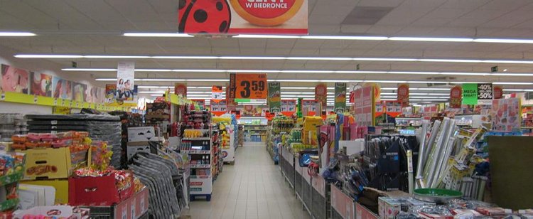 Biedronka rusza z hitową akcją, dzieci wniebowzięte. Gang Fajniaków rozdają za darmo