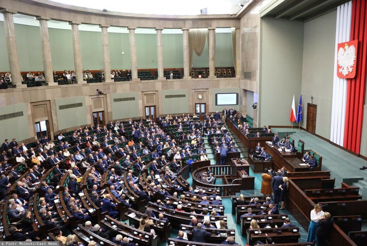 Sejm zdecydował w sprawie dystrybucji węgla przez gminy. Ustawa czeka na podpis prezydenta