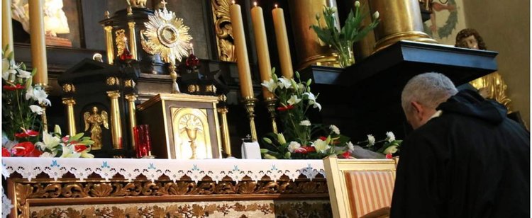 Niewyobrażalny rekord wydatków państwa m.in. na składki duchownych. Fundusz kościelny pochłonął aż 171 mln zł