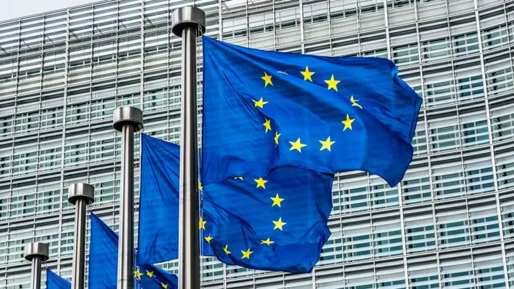 Koniec z „przymykaniem oka” na przeglądach. UE wprowadza system, którego nie da się oszukać. Każdy kierowca musi to wiedzieć