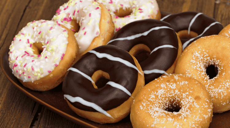 Prosty przepis na pyszne donuty - wielkiej konkurencji dla pączków i faworków