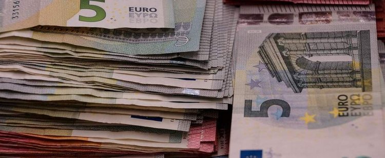 Polska już za chwilę spełni wymogi przyjęcia euro. Powinniśmy przyjąć europejską walutę?