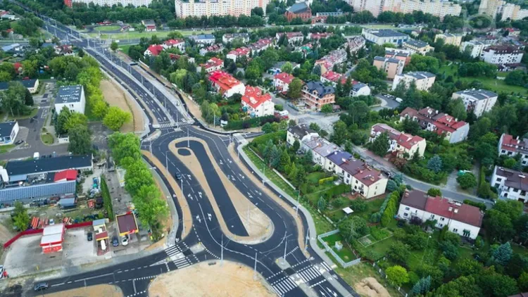 Nowe skrzyżowania na polskich drogach. Kierowcy, uwaga na biszkoptowe instalacje z USA