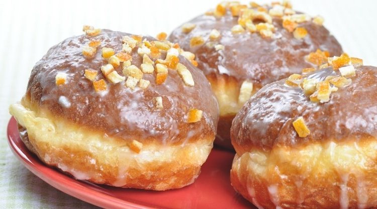 Niebiańsko puszyste pączki na bazie kultowego bursztynowego napoju