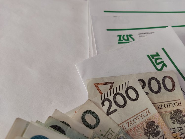 Składka ZUS opłacona przed końcem roku może przynieść spore oszczędności