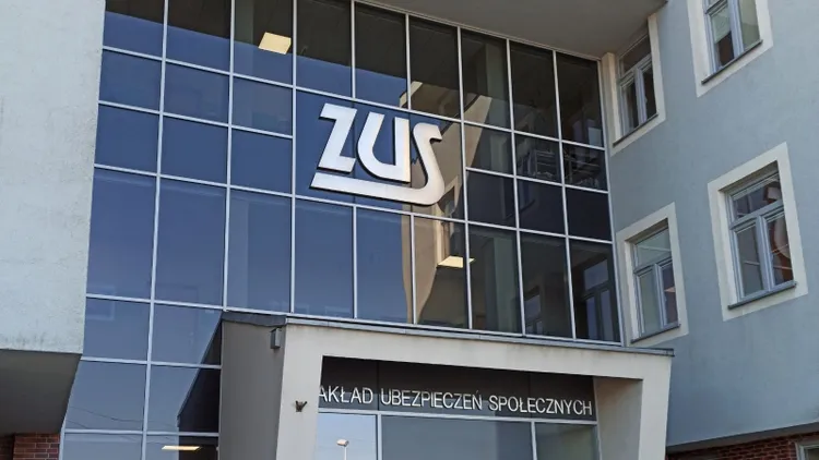 ZUS ma ważną wiadomość dla Polaków. Można dostać wyższą emeryturę, jeśli pracowałeś przed 1999 r.