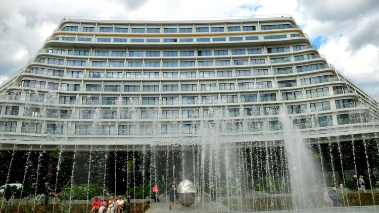 Hotel Gołębiewski w Pobierowie obniża ceny. Od tej daty nawet 1 tys. zł mniej za pokój