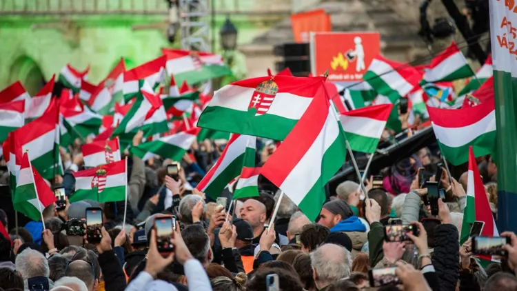 Są wyniki wyborów na Węgrzech. Kurs forinta już zareagował, na rynkach walutowa huśtawka