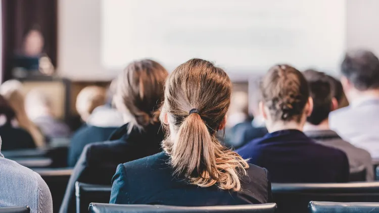 Zapisują się do szkoły tylko dla statusu. MEN chce zmienić zasady, uczniom się to nie spodoba