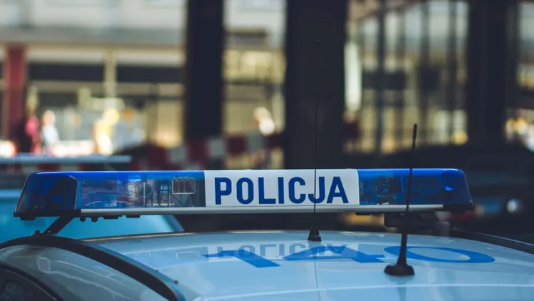 Polscy kierowcy wciąż wierzą w ten mit. Za kultowy gadżet z lat 90. grozi dziś ogromny mandat