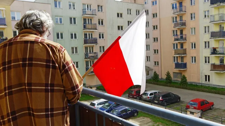 W tym przypadku za wywieszenie flagi narodowej można dostać mandat. Przepisy jasno to regulują