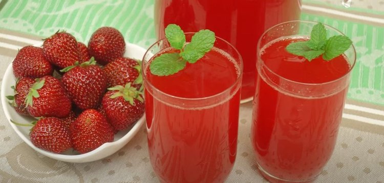 Kompot z truskawek i rabarbaru bez cukru