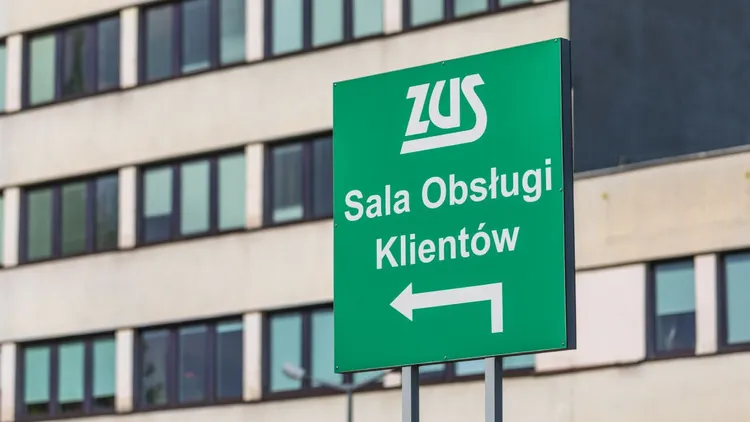 ZUS wydał pilny komunikat. Chodzi o terminy wypłat 14. emerytury