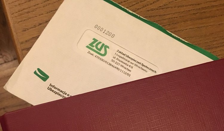 Seniorzy otrzymają emerytury przed świętami. Niektórzy mogą liczyć na podwójne świadczenie w grudniu
