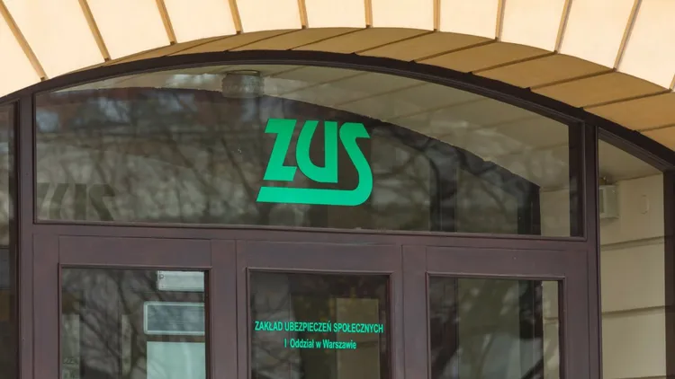 ZUS wypłacił Polakom już ponad 925 mln zł. Można jeszcze złożyć wniosek