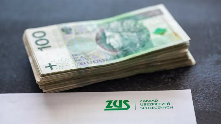 ZUS wysyła przelewy. 3919 zł miesięcznie i wyrównanie za trzy miesiące