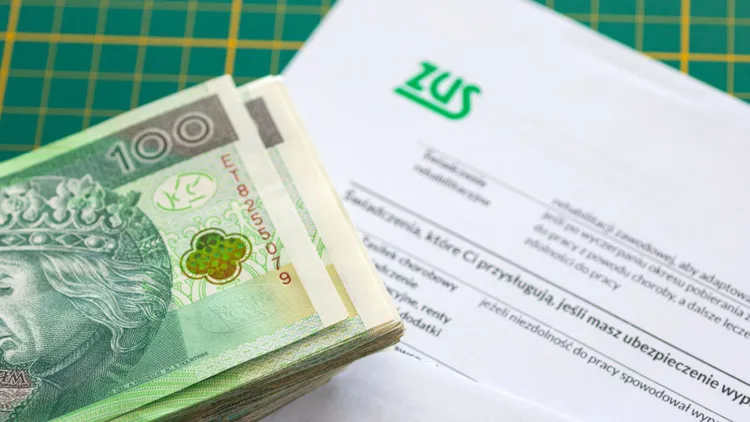 ZUS wypłaca 6938 zł 92 gr co miesiąc. Świadczenie honorowe dostają nieliczni