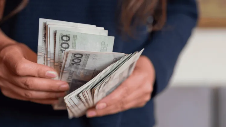 Dodatkowe pieniądze dla kobiet. ZUS dopłaca ponad 1000 zł do emerytury. Sprawdź, czy się kwalifikujesz