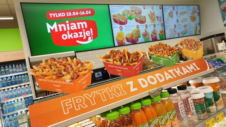 Żabka debiutuje z nową koncepcją. "W sklepie w centrum handlowym Avenida łączymy zakupy z gastronomią i konsumpcją"