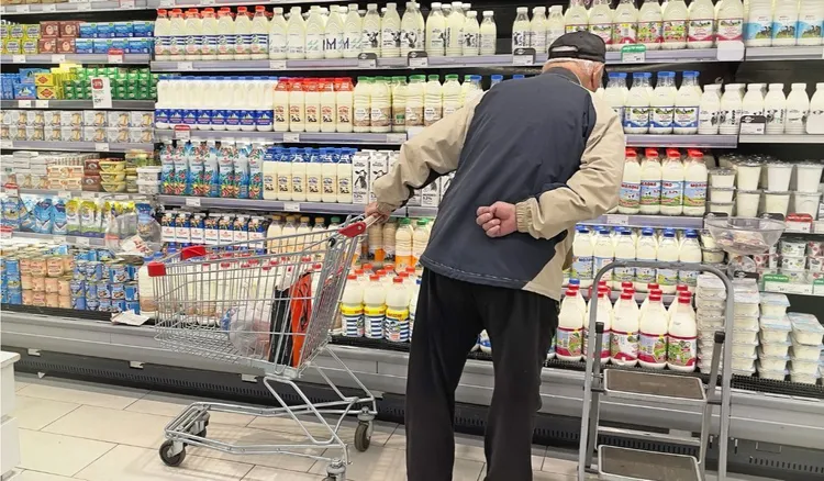 Polacy kupują bez opamiętania. Dietetyk bije na alarm, nie daj się ponieść modzie