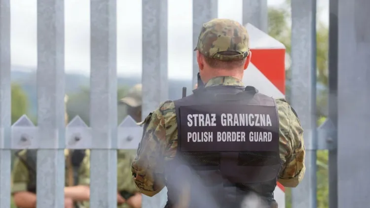 Zatrzymanie ciężarówki na granicy Polski. Interweniuje Straż Graniczna. Zaskakująca zawartość naczepy, są pierwsze zarzuty