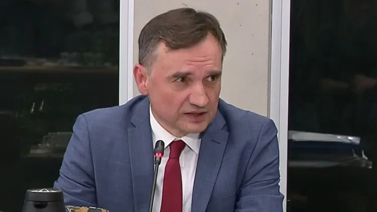 Policja czekała na lotnisku. Zbigniew Ziobro ujawnił majątek, kluczowy element "wyparował"