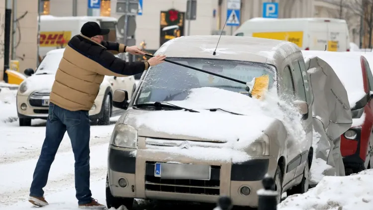 Nigdy nie rób tego zimą z autem. Możesz dostać wysoki mandat