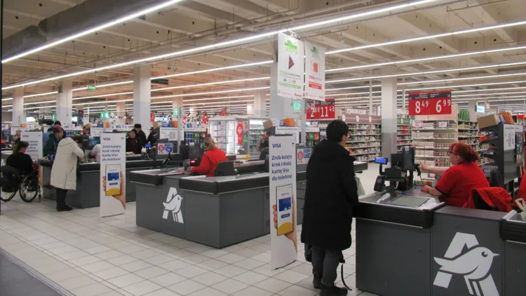 Auchan sprzedaje hipermarkety w Polsce. Kto jest nowym właścicielem i co to oznacza dla klientów?
