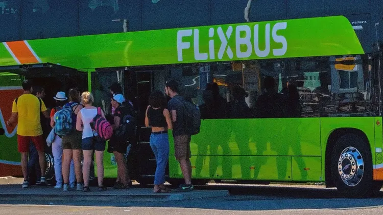 Rząd bierze się za wykluczenie komunikacyjne. FlixBus mówi, czy przełoży się to na ceny biletów