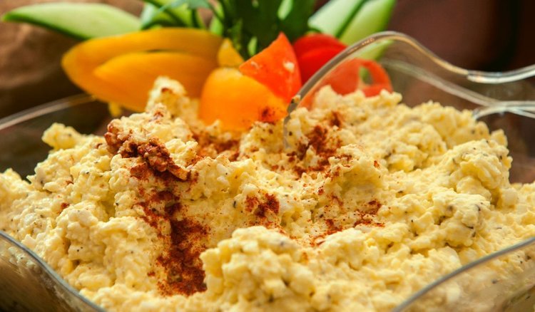 Lekka pasta jajeczna bez majonezu. Idealna do kanapek