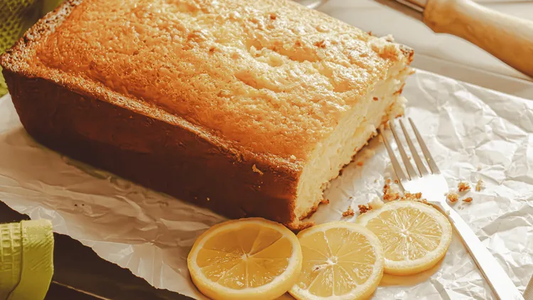 Ta babka cytrynowa wychodzi puszysta i wilgotna za każdym razem. Wystarczy kilka prostych kroków