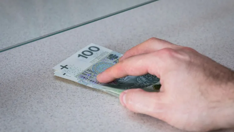 Trzeci największy bank w Polsce na sprzedaż. Chętni do przejęcia z obu stron granicy