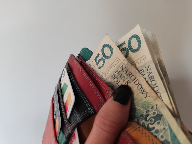 Jest decyzja rządu. „Trzynastka” i „czternastka” nie będą zwolnione z podatku