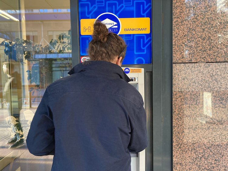Podwyżki opłat w bankach, klienci muszą uważać. Sprawdź, gdzie i za co zapłacisz więcej
