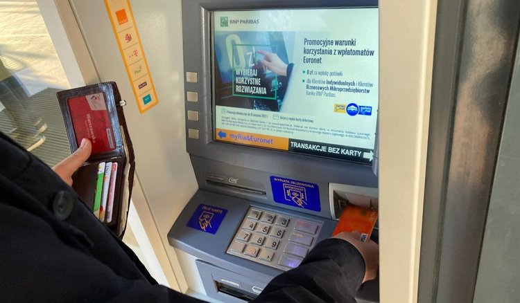 Cztery wielkie banki z dotkliwymi przerwami. Problemy z Blikiem, przelewami i płatnościami kartami 