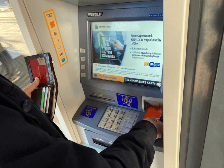 Utrudnienia w kilku dużych bankach. Nie skorzystasz z Blika i nie wypłacisz gotówki