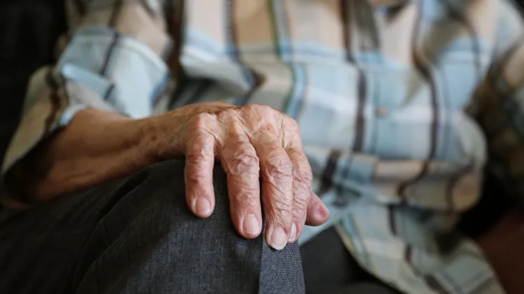 ZUS upomina seniorów: masz na to tylko 12 dni. Po tym terminie cofnie emeryturę