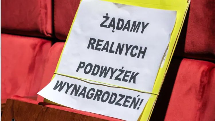 Nauczyciele chcą podwyżek. Tyle zarabiają na rękę, te kwoty to nie żart