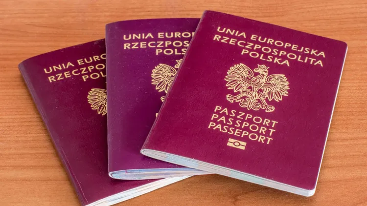 Polacy dostaną nowe paszporty. Sam wzór to nie wszystko, zmienią się też wymagania