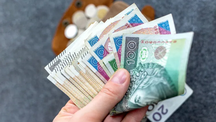 Dodatek do pensji za staż pracy. Komu przysługuje i ile wynosi?