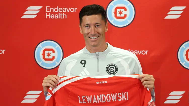 Robert Lewandowski przechodzi do Chicago Fire. Na takie zarobki może liczyć w USA