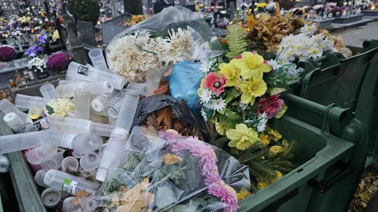 Zmiany na cmentarzach od 1 września. Samorządy w całej Polsce chcą pójść tym śladem