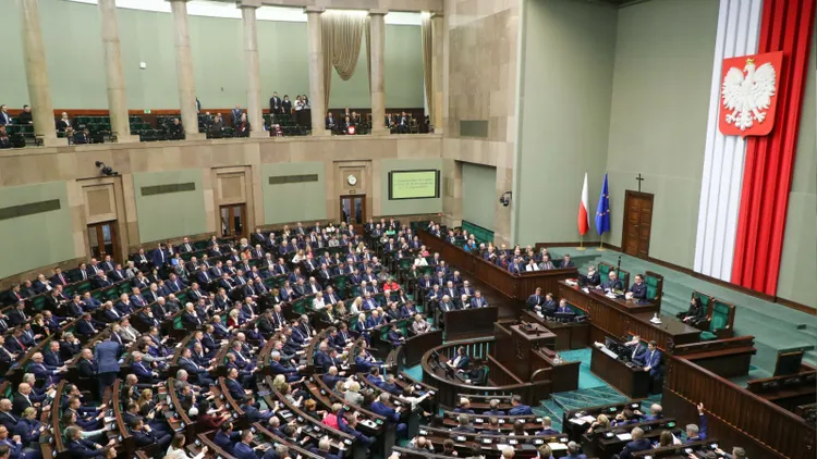 Ważna decyzja Sejmu ws. wieku emerytalnego. Chodzi o 62 lata dla wszystkich